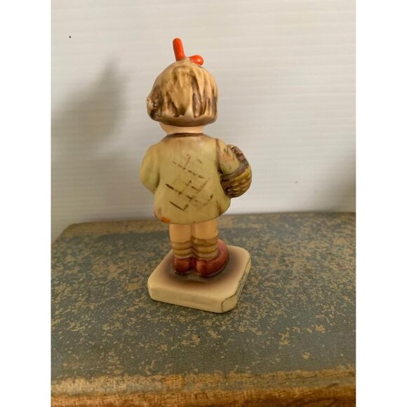 Hummel Goebel I Brought You A Gift 479 4” tall - Picture 4 of 7